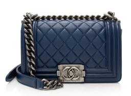 Renoverad Chanel Lambskin Small Boy Bag - Reebelo Sverige