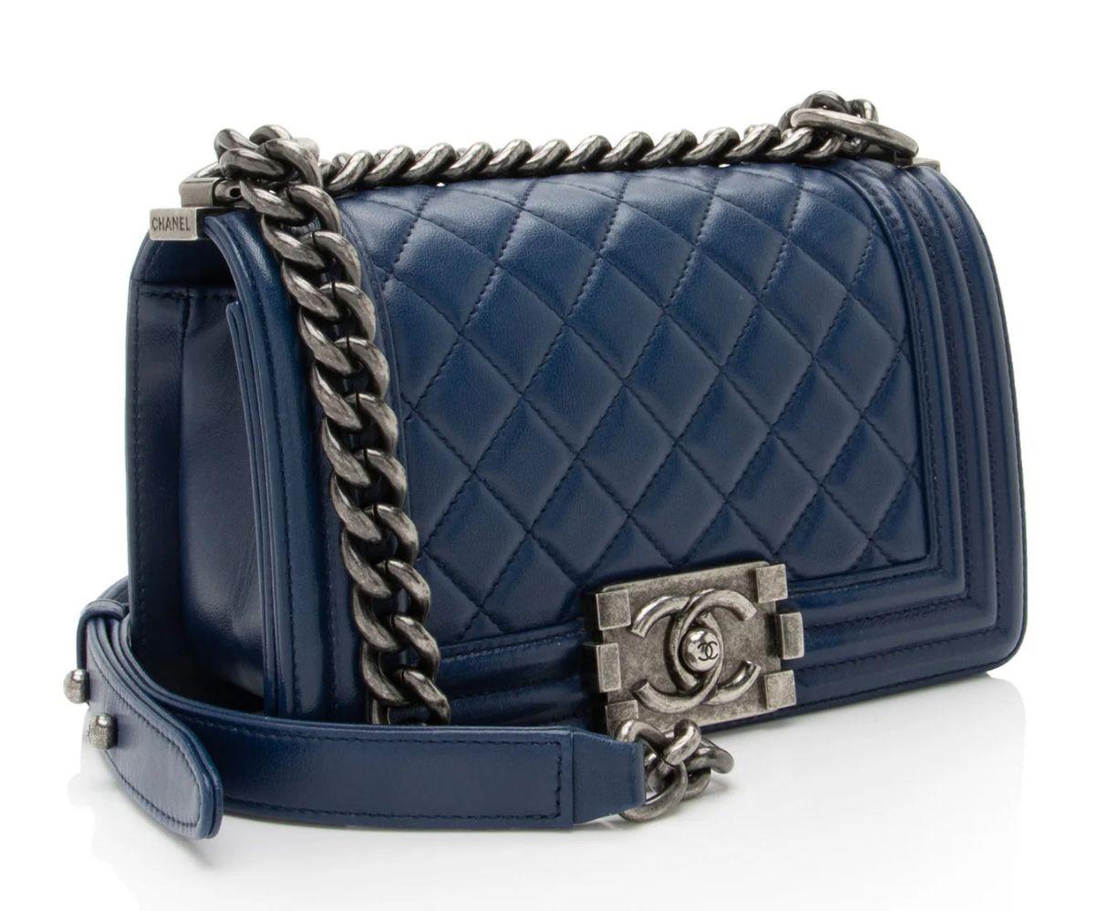 Renoverad Chanel Lambskin Small Boy Bag - Reebelo Sverige