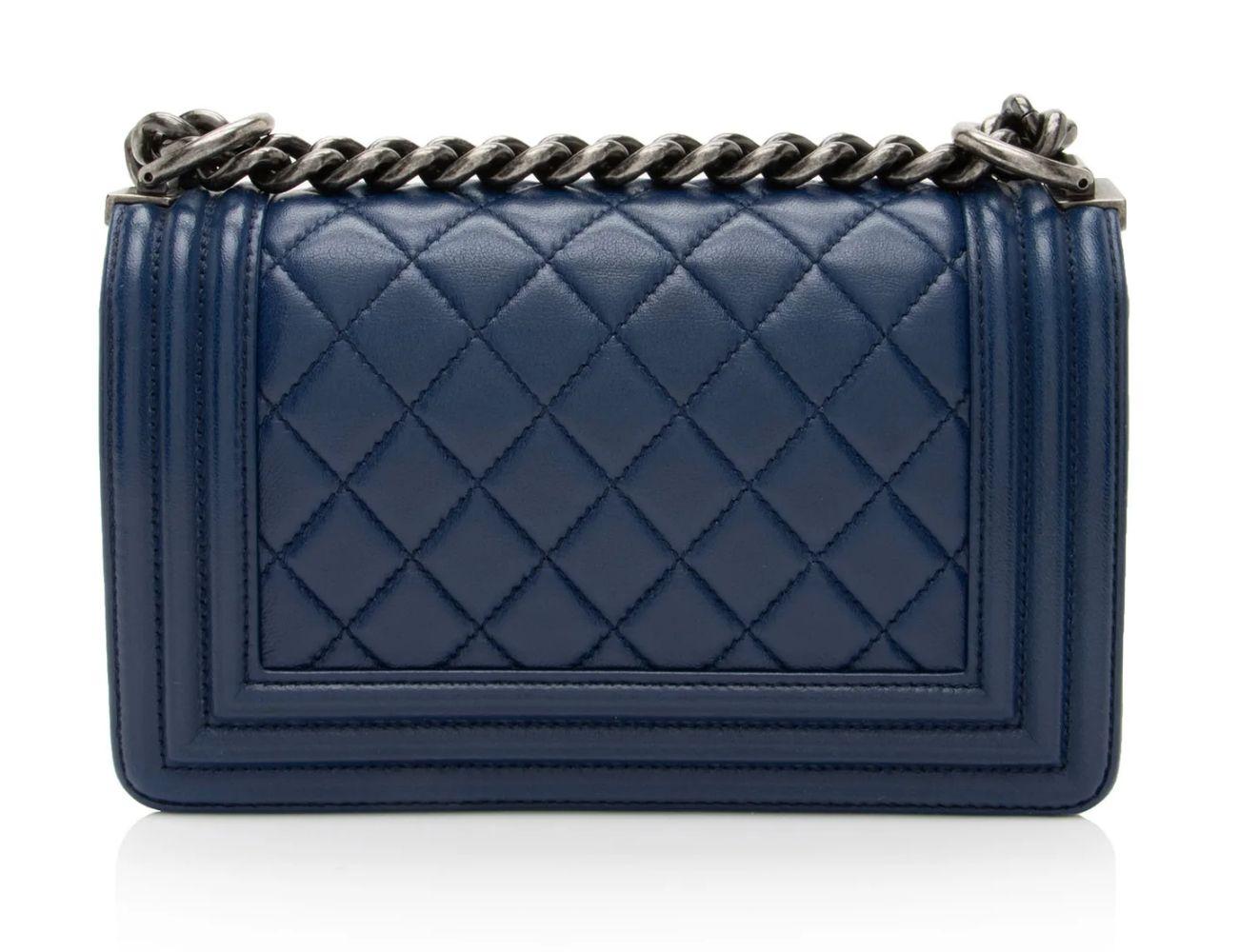 Renoverad Chanel Lambskin Small Boy Bag - Reebelo Sverige