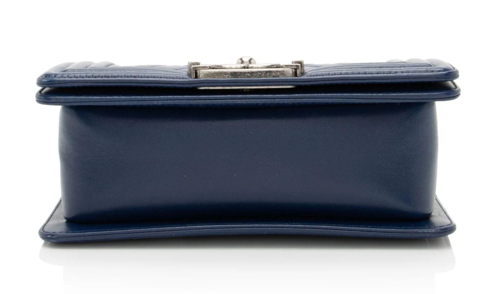 Renoverad Chanel Lambskin Small Boy Bag - Reebelo Sverige