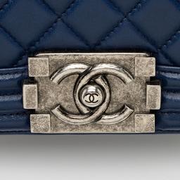 Renoverad Chanel Lambskin Small Boy Bag - Reebelo Sverige