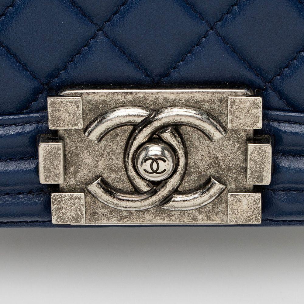 Renoverad Chanel Lambskin Small Boy Bag - Reebelo Sverige