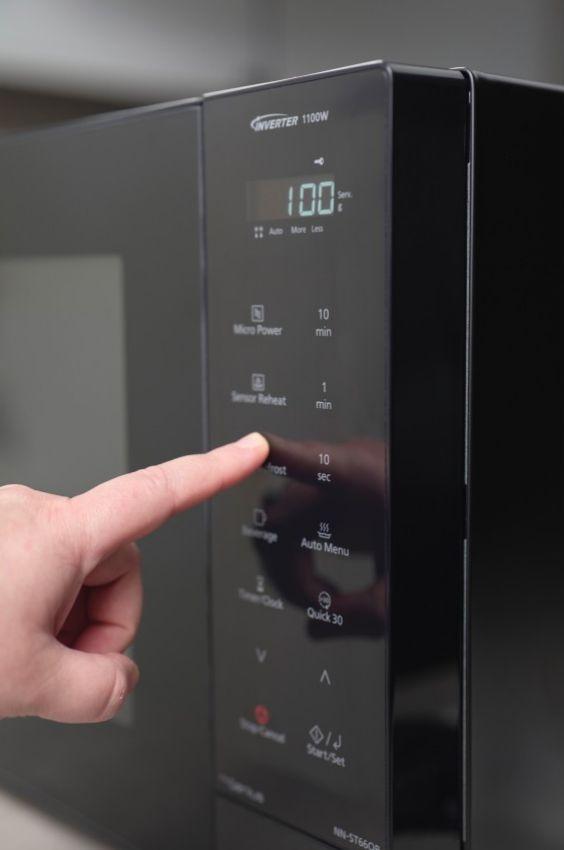 Renoverad Panasonic 32L 1100W Inverter Microwave NN-ST66QB - Reebelo Sverige