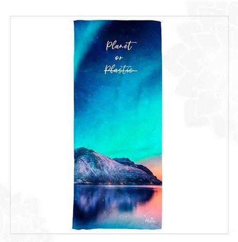 Renoverad PLANET OR PLASTIC BEACH TOWEL unisex Eco-friendly beach gym camping towel sand free galaxy art made from recycled plastic bottles - Reebelo Sverige